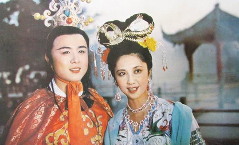 探访小巷中的神秘演艺小店，揭秘演员片酬计算之道