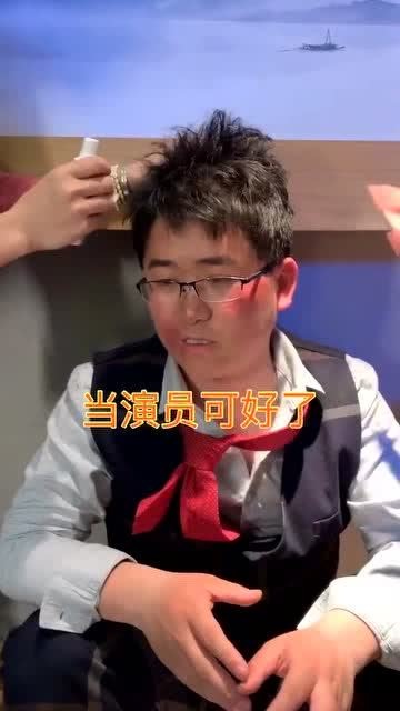 追梦路上的挑战与机遇，没钱能否成为演员之路的绊脚石？