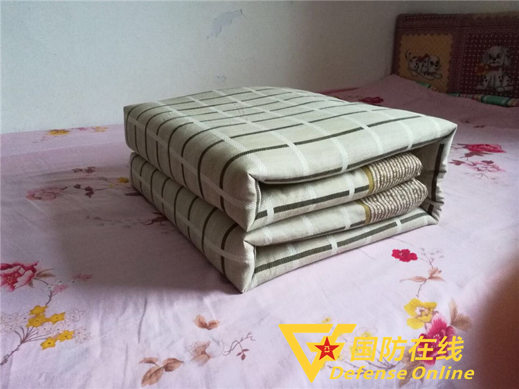 叠被子比赛，展现技巧，赢取自信与成就感！